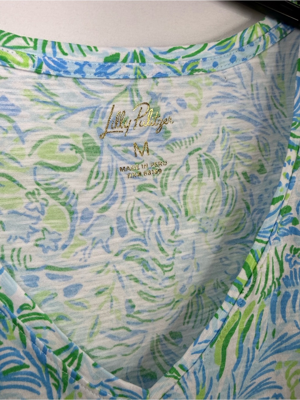 NWT Lilly Pulitzer Etta V-Neck Tee Dandy Lions Hydra Blue, size M - Picture 2 of 8